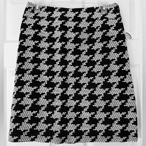 Talbots | Black & White Houndstooth Skirt | Classic Pencil